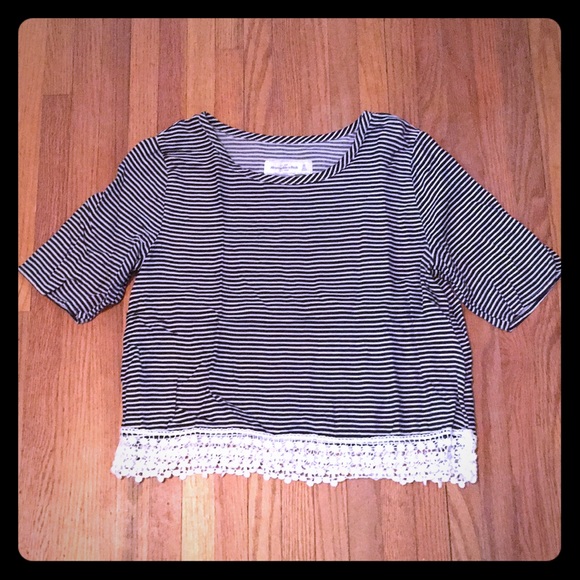 Gently Used Abercrombie and Fitch Cropped Top - Picture 1 of 2